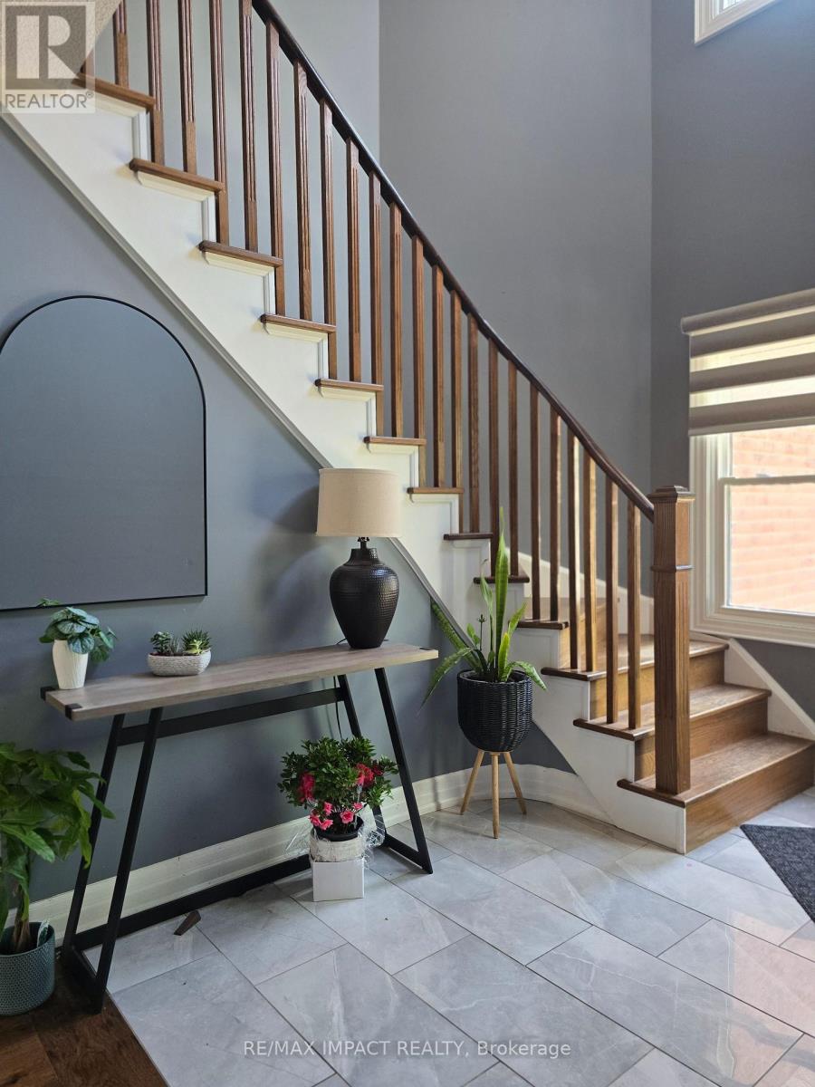 28 Fairmeadow Place E, Whitby, Ontario  L1N 8W5 - Photo 3 - E12437381