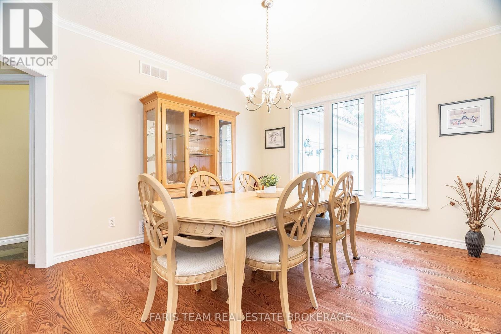 138 Knox Road E, Wasaga Beach, Ontario  L9Z 2T5 - Photo 19 - S12437128