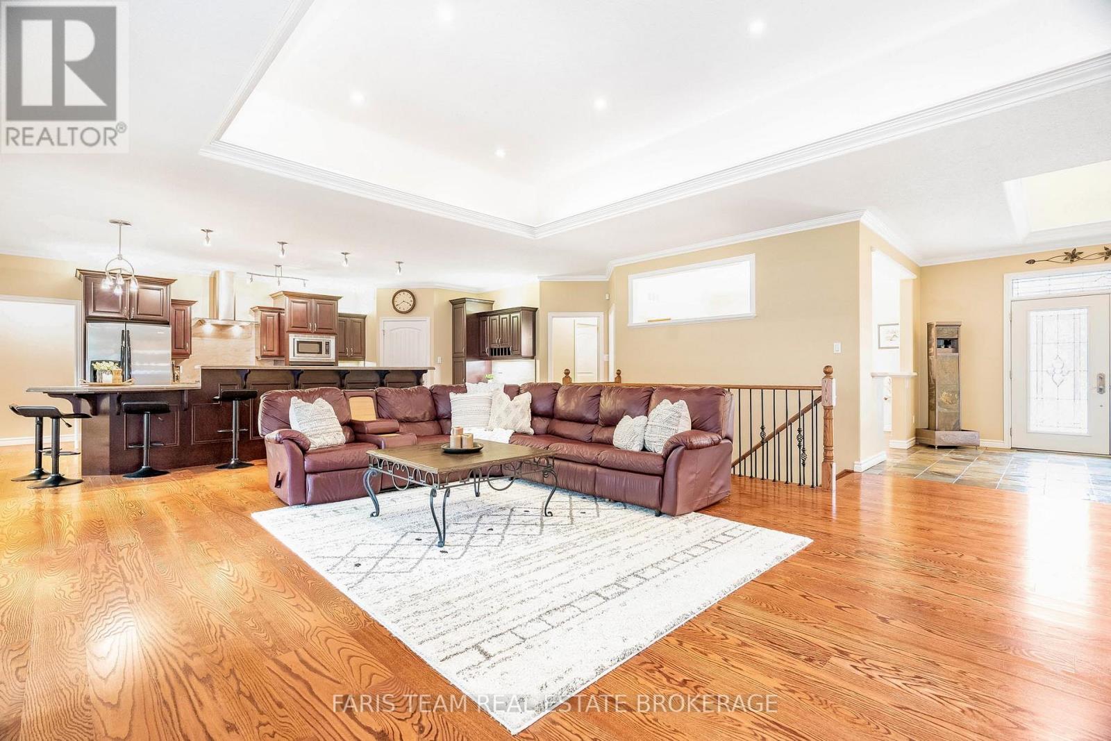 138 Knox Road E, Wasaga Beach, Ontario  L9Z 2T5 - Photo 21 - S12437128