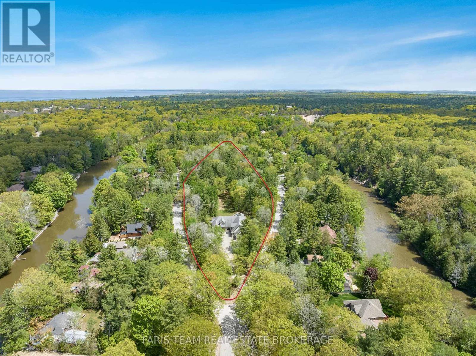 138 Knox Road E, Wasaga Beach, Ontario  L9Z 2T5 - Photo 3 - S12437128