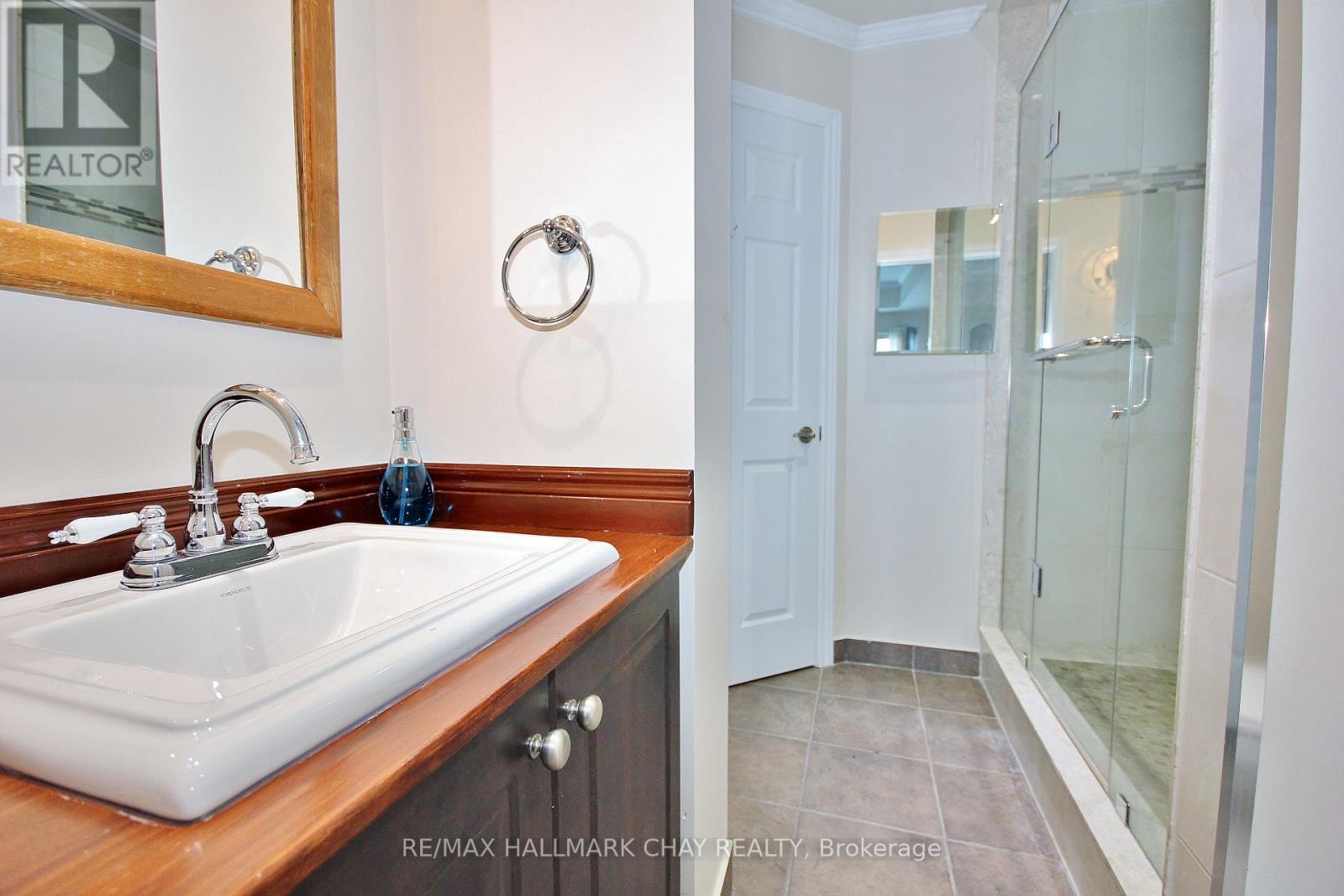 511 - 37 Ellen Street, Barrie, Ontario  L4N 6G2 - Photo 12 - S12437141