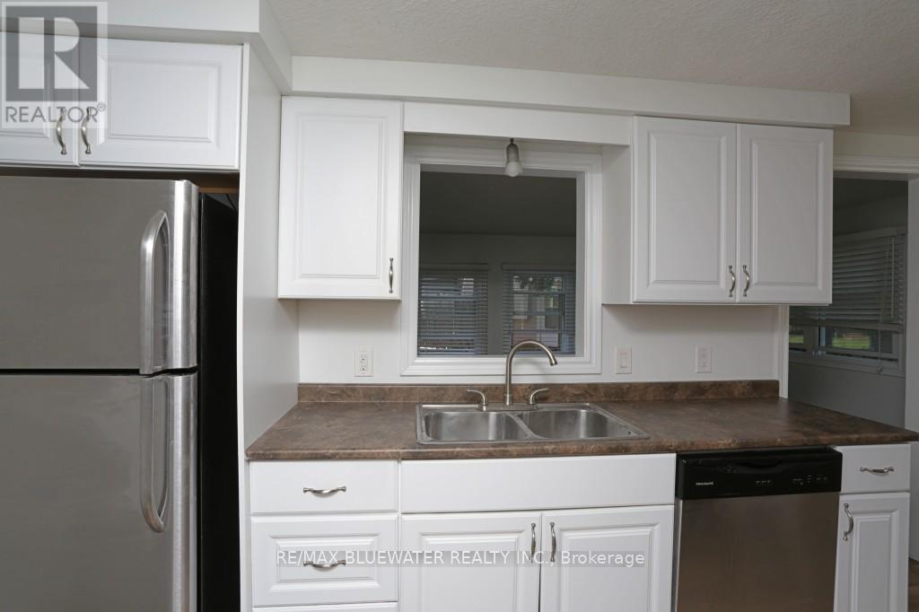 23 Pebble Beach Parkway, South Huron, Ontario  N0M 1T0 - Photo 11 - X12437396