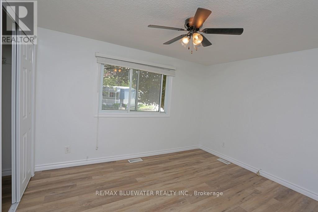 23 Pebble Beach Parkway, South Huron, Ontario  N0M 1T0 - Photo 15 - X12437396