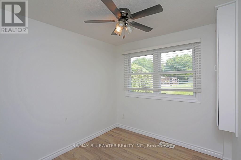 23 Pebble Beach Parkway, South Huron, Ontario  N0M 1T0 - Photo 17 - X12437396