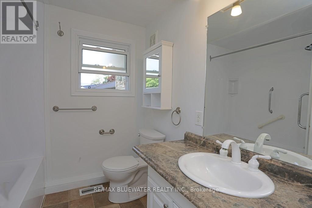 23 Pebble Beach Parkway, South Huron, Ontario  N0M 1T0 - Photo 19 - X12437396