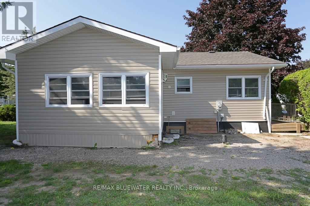 23 Pebble Beach Parkway, South Huron, Ontario  N0M 1T0 - Photo 21 - X12437396