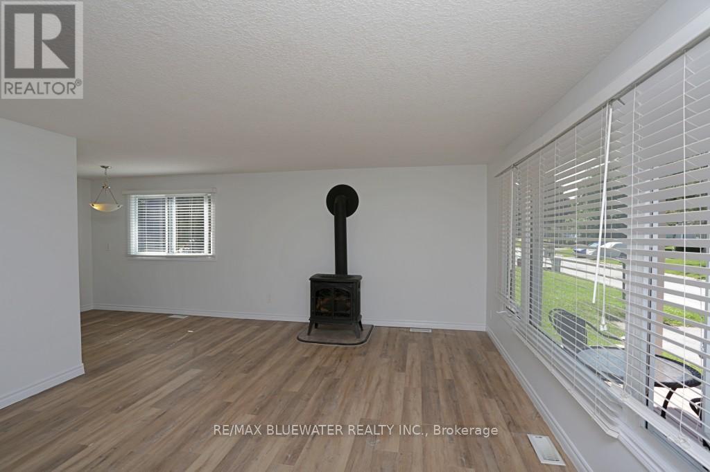 23 Pebble Beach Parkway, South Huron, Ontario  N0M 1T0 - Photo 3 - X12437396