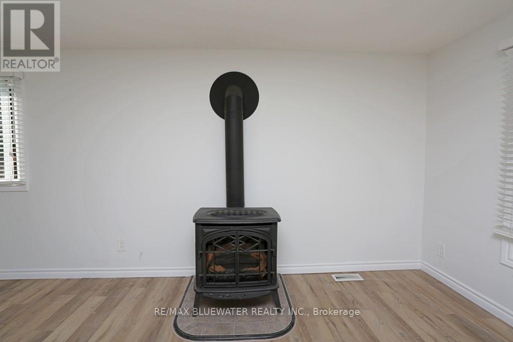 23 Pebble Beach Parkway, South Huron, Ontario  N0M 1T0 - Photo 7 - X12437396