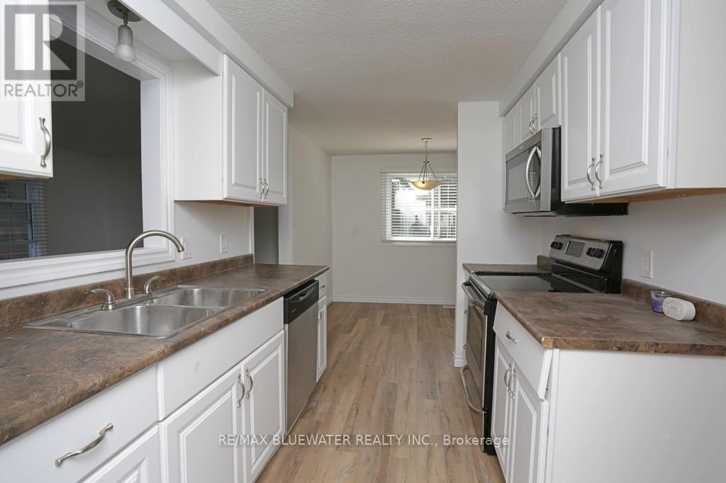 23 Pebble Beach Parkway, South Huron, Ontario  N0M 1T0 - Photo 9 - X12437396