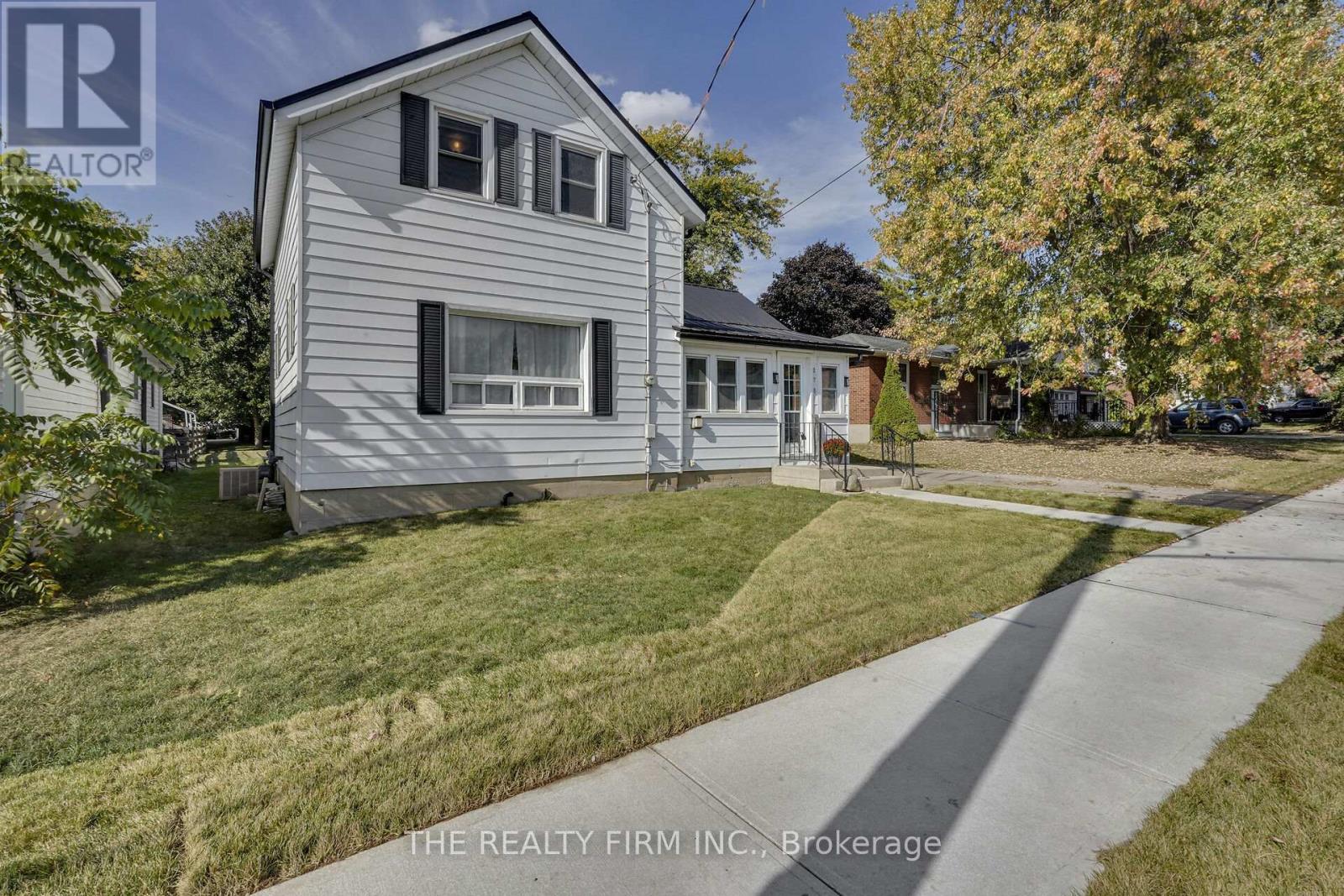 278 Upper Queen Avenue, Thames Centre (Thorndale), Ontario  N0M 2P0 - Photo 2 - X12437431
