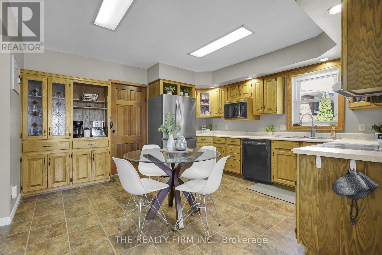 278 Upper Queen Avenue, Thames Centre (Thorndale), Ontario  N0M 2P0 - Photo 6 - X12437431