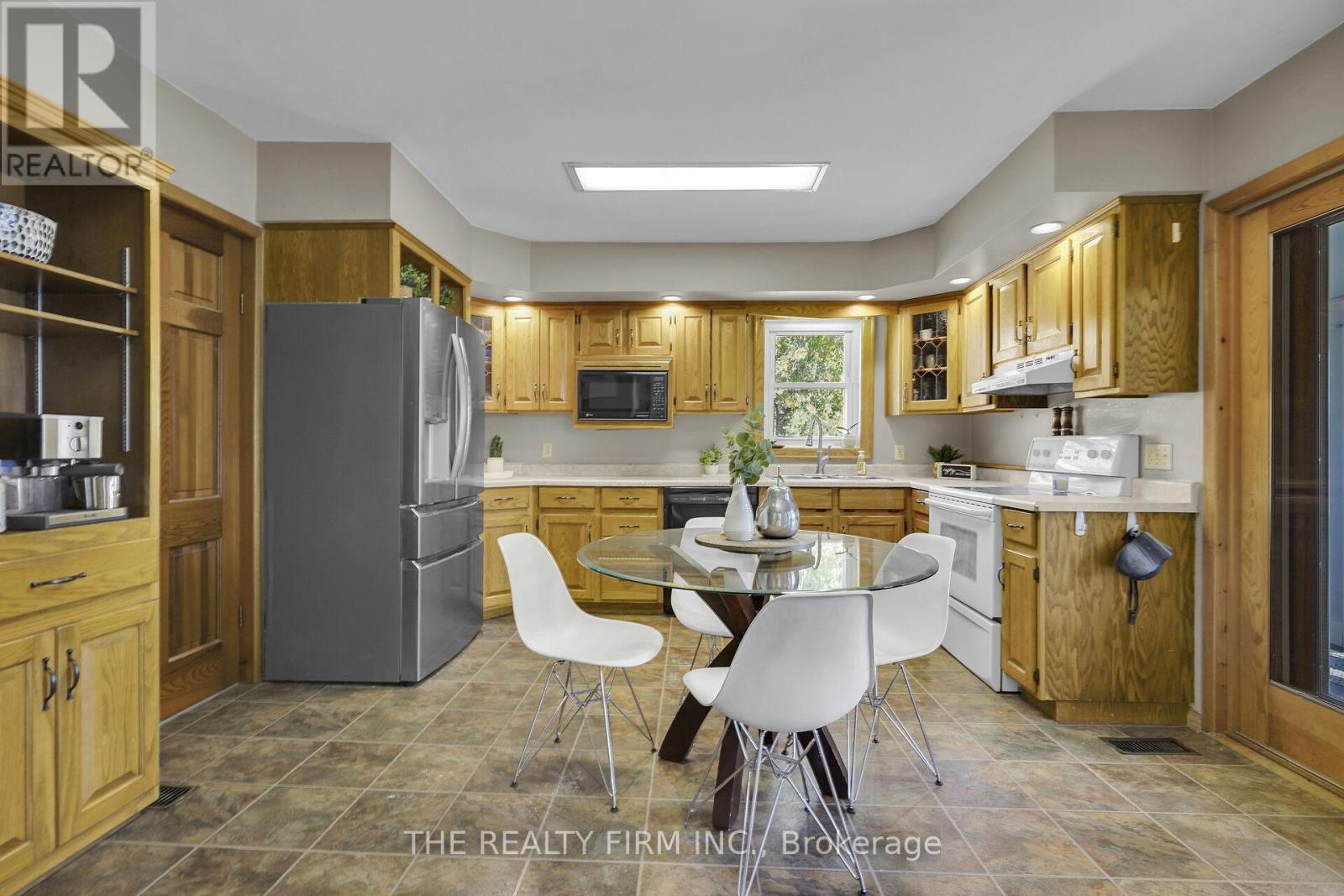 278 Upper Queen Avenue, Thames Centre (Thorndale), Ontario  N0M 2P0 - Photo 7 - X12437431