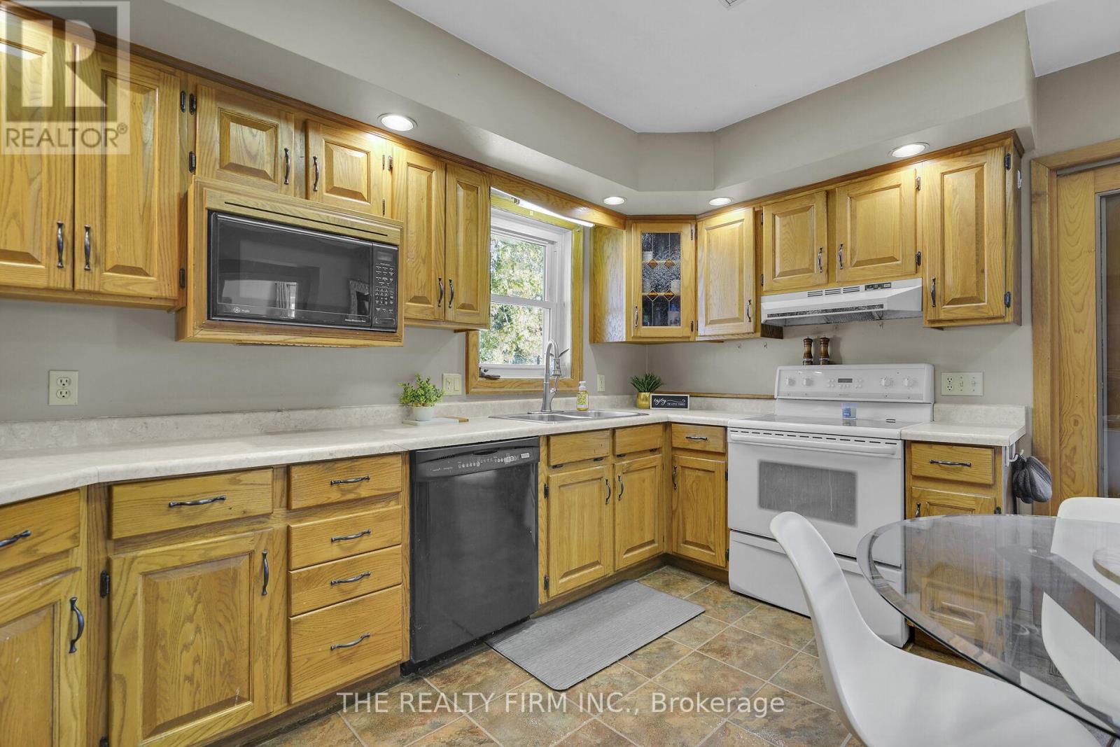 278 Upper Queen Avenue, Thames Centre (Thorndale), Ontario  N0M 2P0 - Photo 8 - X12437431