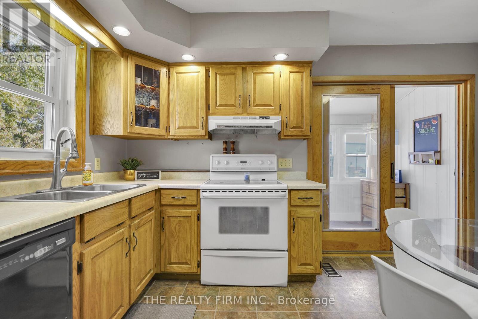 278 Upper Queen Avenue, Thames Centre (Thorndale), Ontario  N0M 2P0 - Photo 9 - X12437431