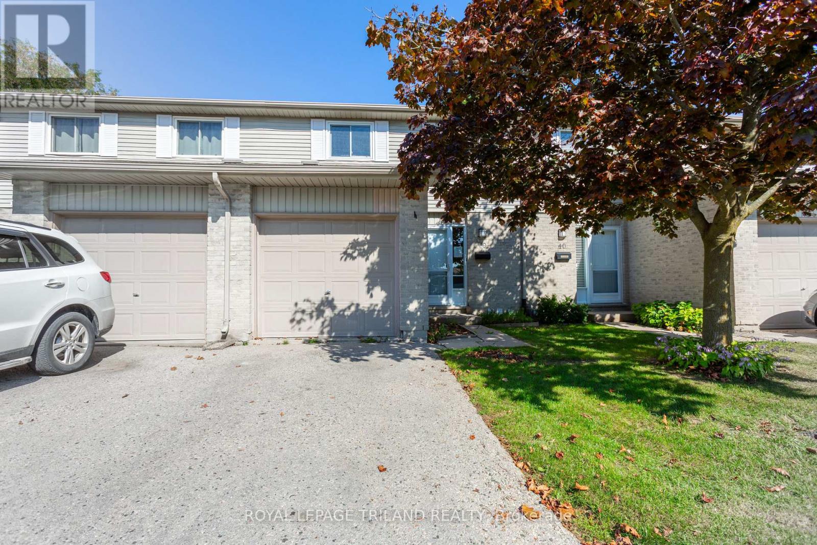 39 - 30 Clarendon Crescent, London South, Ontario  N6C 5Y1 - Photo 1 - X12437539
