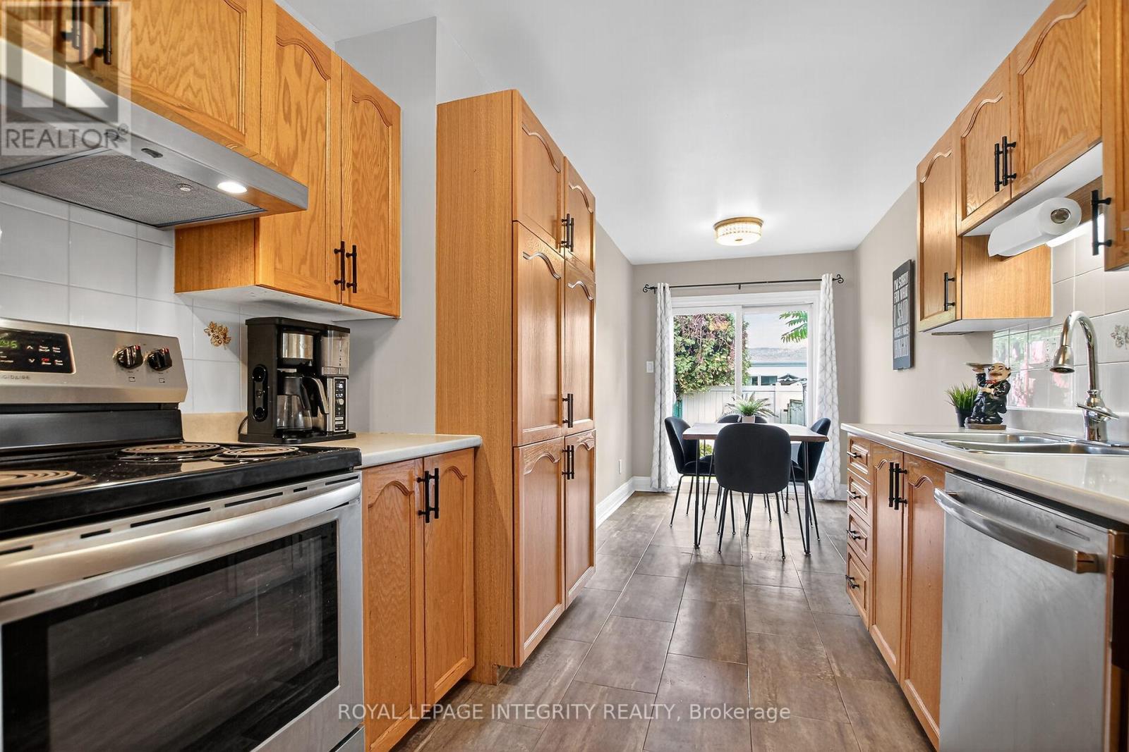 13 Roblyn Way, Ottawa, Ontario  K2G 5Z4 - Photo 12 - X12430706