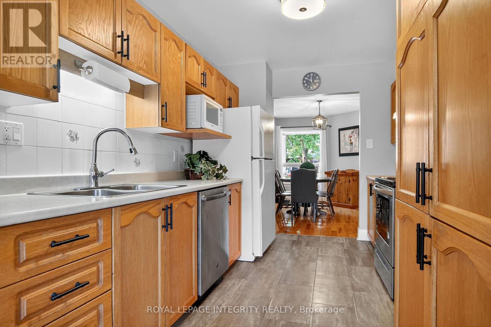 13 Roblyn Way, Ottawa, Ontario  K2G 5Z4 - Photo 14 - X12430706