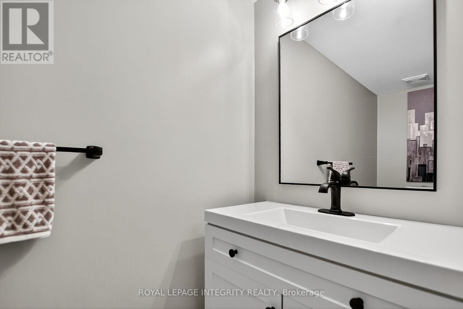 13 Roblyn Way, Ottawa, Ontario  K2G 5Z4 - Photo 17 - X12430706