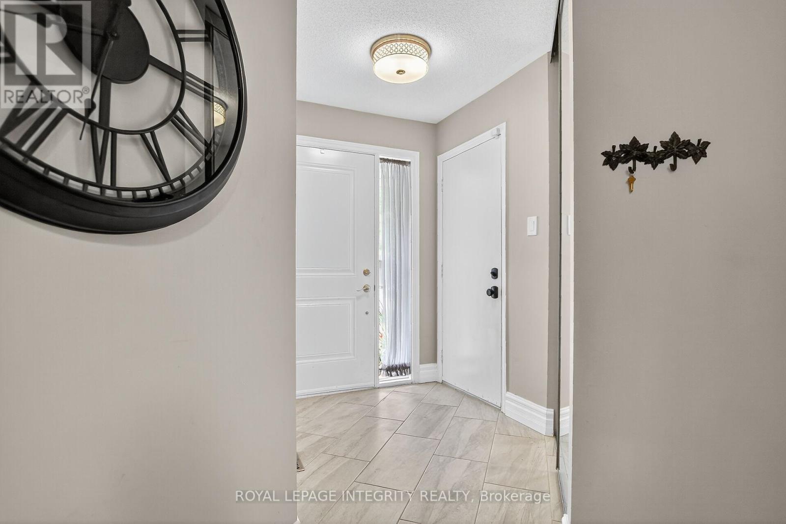 13 Roblyn Way, Ottawa, Ontario  K2G 5Z4 - Photo 3 - X12430706
