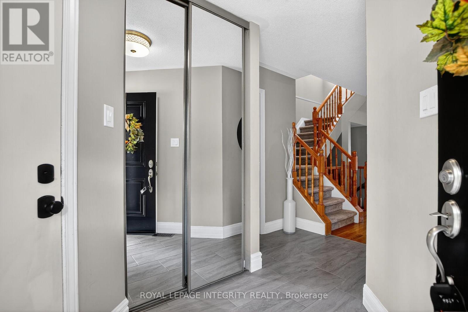 13 Roblyn Way, Ottawa, Ontario  K2G 5Z4 - Photo 4 - X12430706