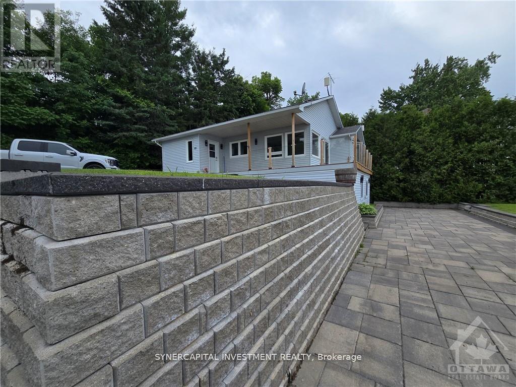 3383 Old Highway 17 Highway, Clarence-Rockland, Ontario  K4K 1W1 - Photo 14 - X12437446