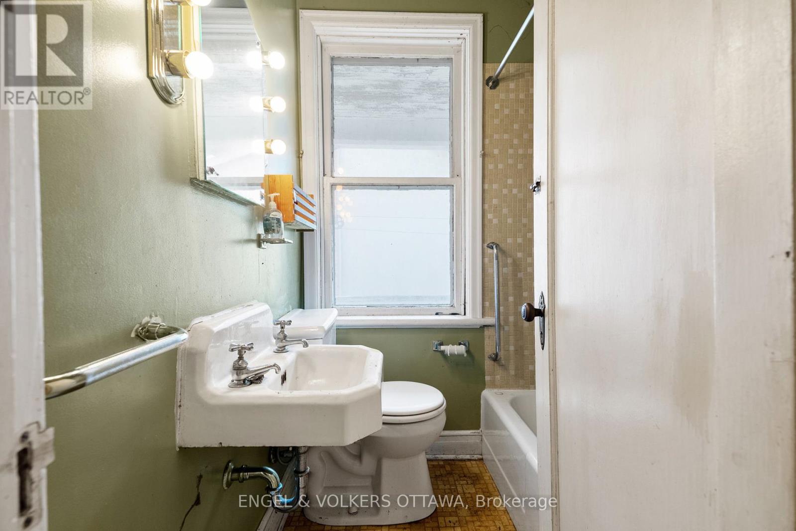 164 Bayswater Avenue, Ottawa, Ontario  K1Y 2G3 - Photo 15 - X12437448