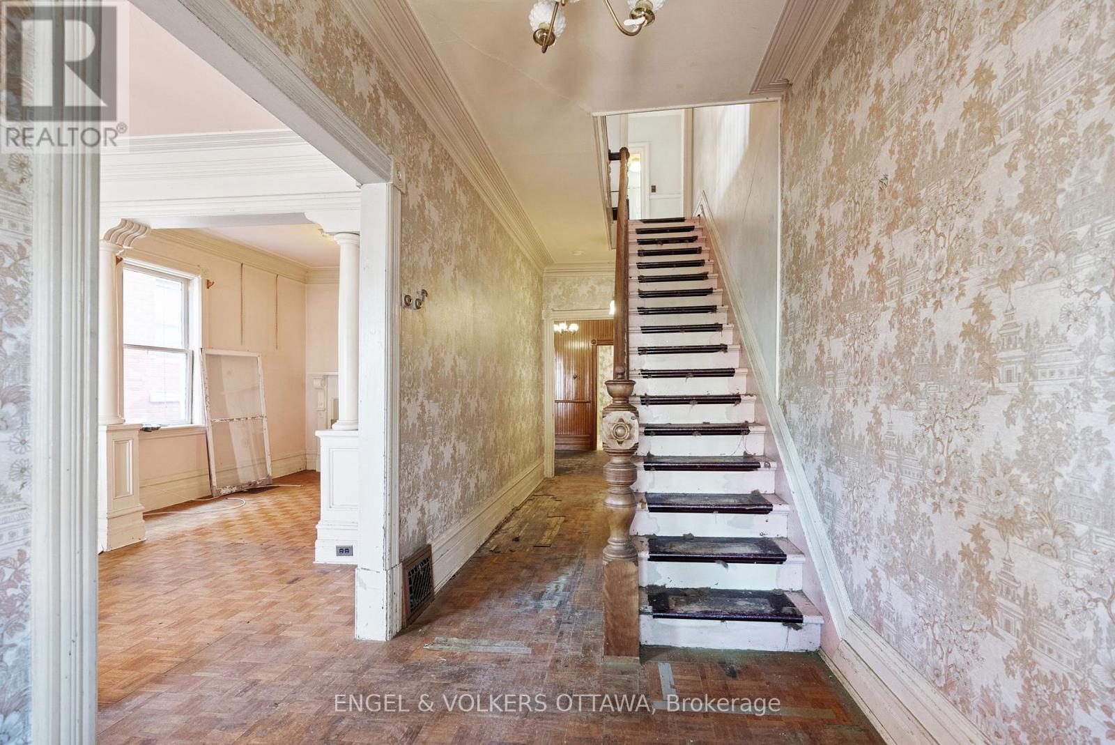 164 Bayswater Avenue, Ottawa, Ontario  K1Y 2G3 - Photo 3 - X12437448