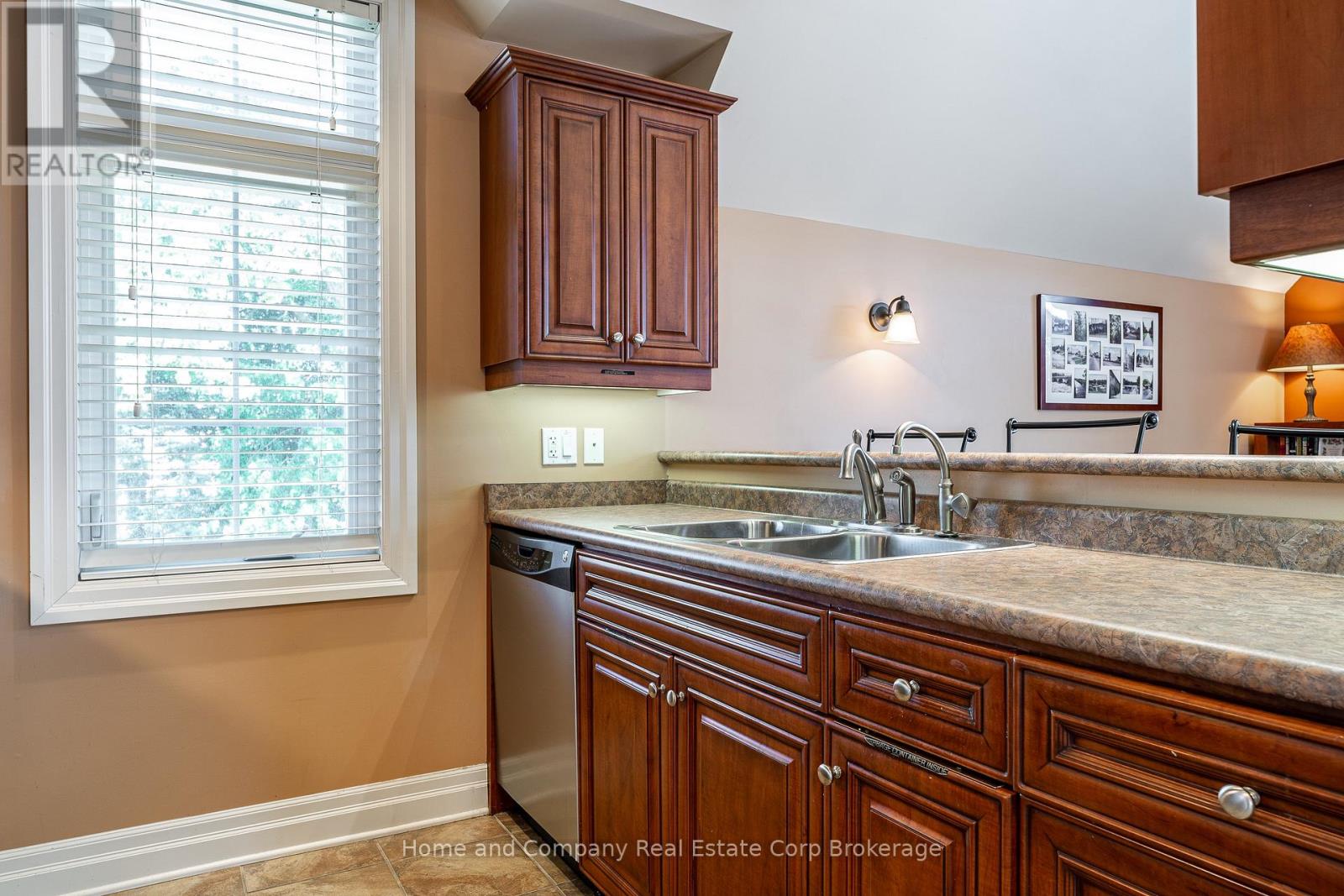 35 Thomas Street, St. Marys, Ontario  N4X 1A2 - Photo 6 - X12437429