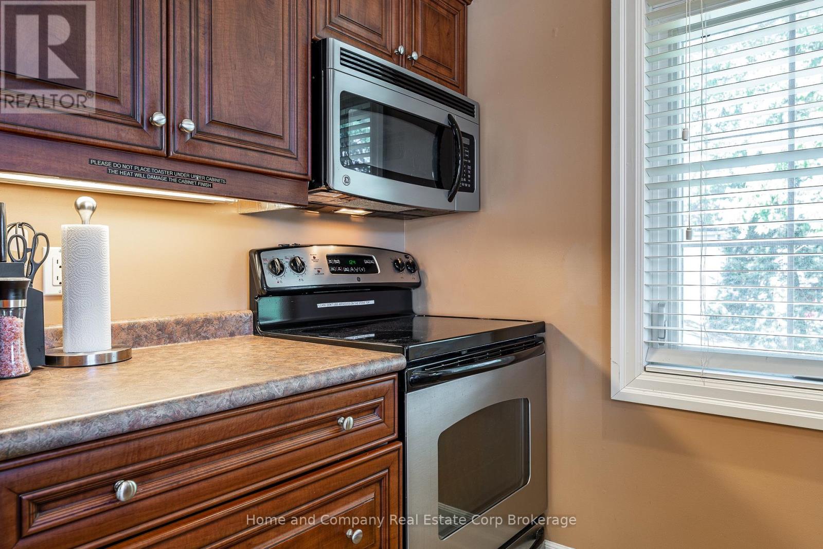 35 Thomas Street, St. Marys, Ontario  N4X 1A2 - Photo 7 - X12437429