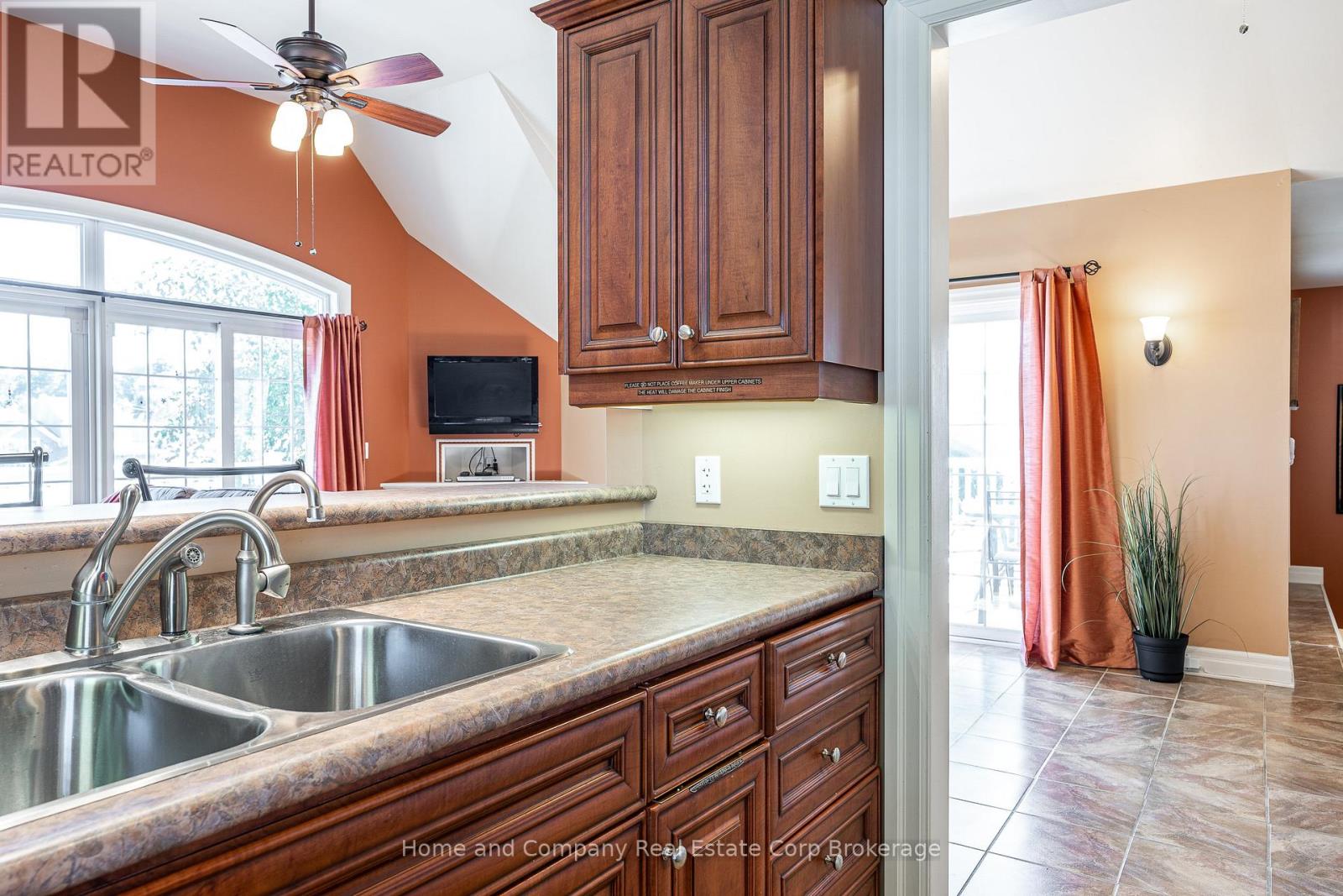 35 Thomas Street, St. Marys, Ontario  N4X 1A2 - Photo 8 - X12437429