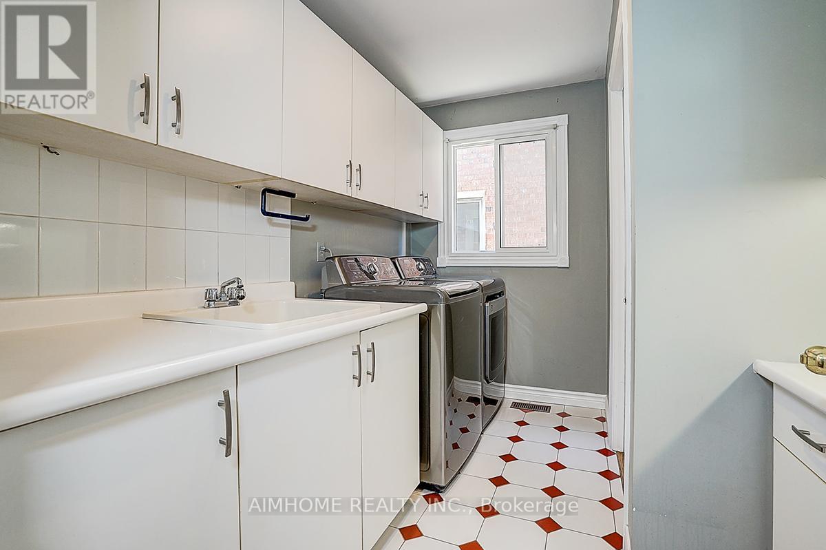 205 Pinewood Drive, Vaughan, Ontario  L4J 5R7 - Photo 14 - N12437336