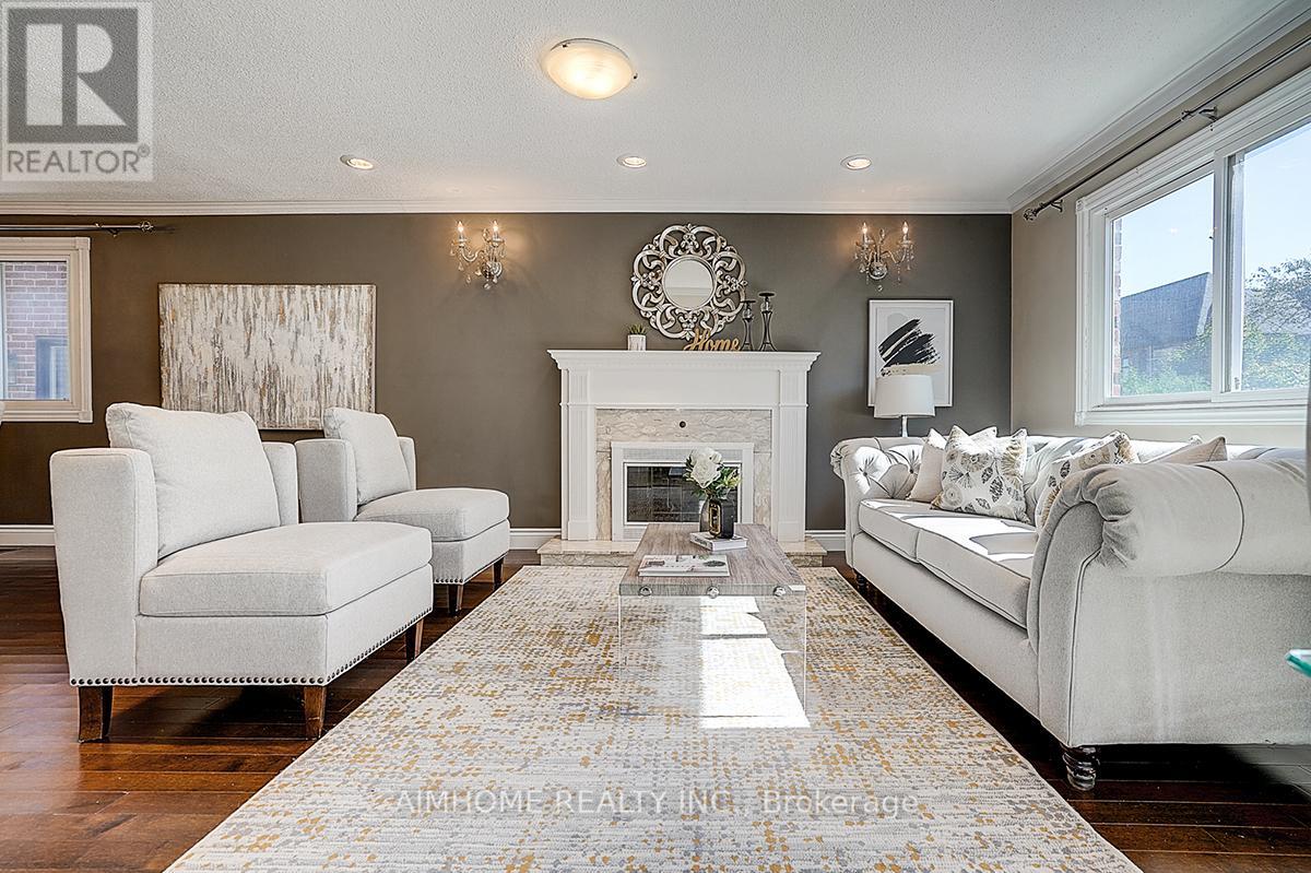 205 Pinewood Drive, Vaughan, Ontario  L4J 5R7 - Photo 7 - N12437336