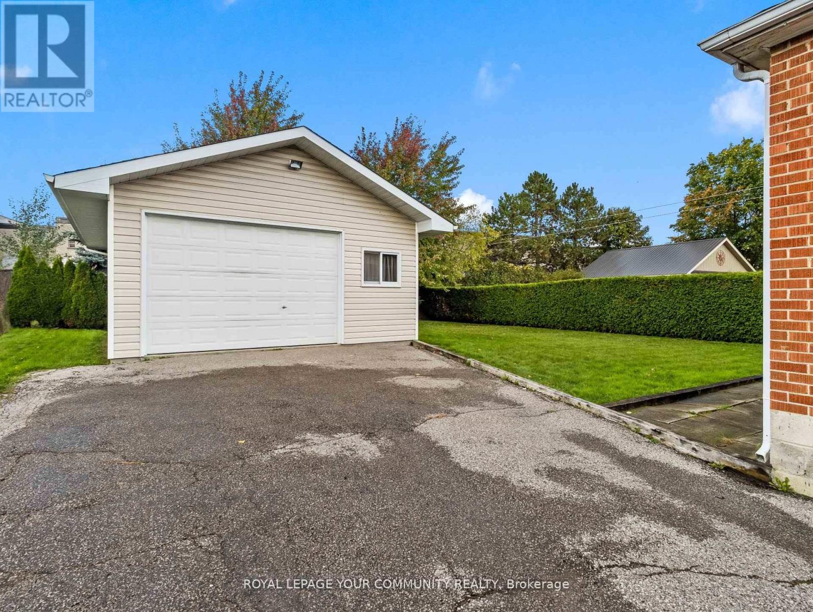 139 Queen Street, Newmarket, Ontario  L3Y 2E9 - Photo 4 - N12437358