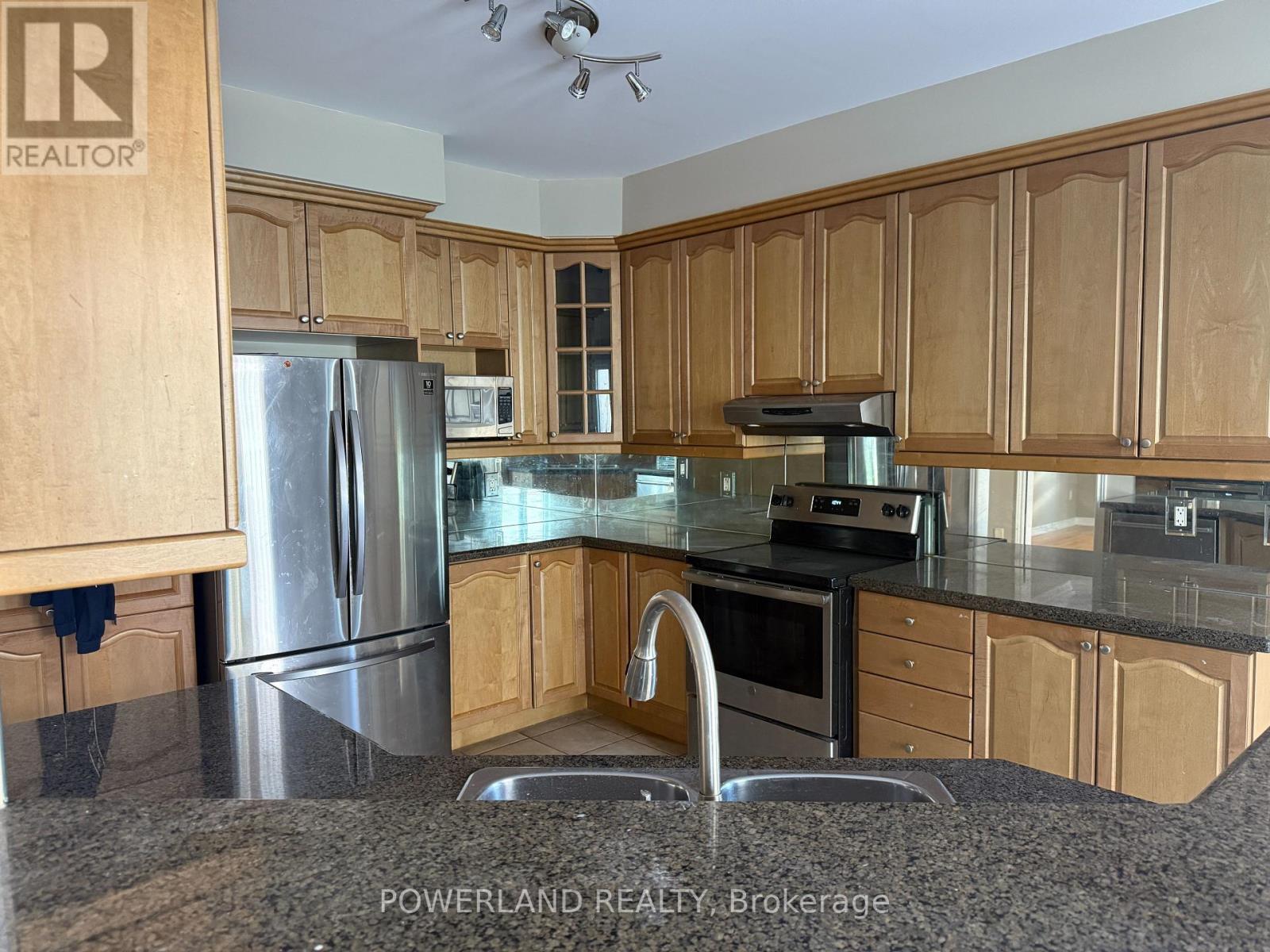 16 Ravine Edge Drive, Richmond Hill, Ontario  L4E 4J2 - Photo 2 - N12437364