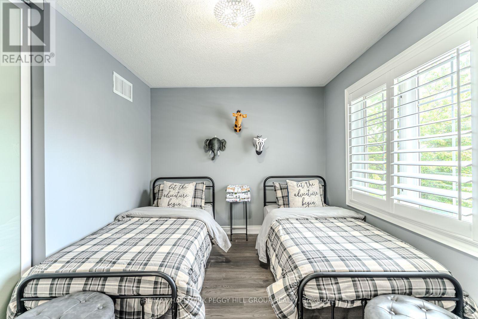 170 Thrushwood Drive, Barrie, Ontario  L4N 0Z1 - Photo 12 - S12437333