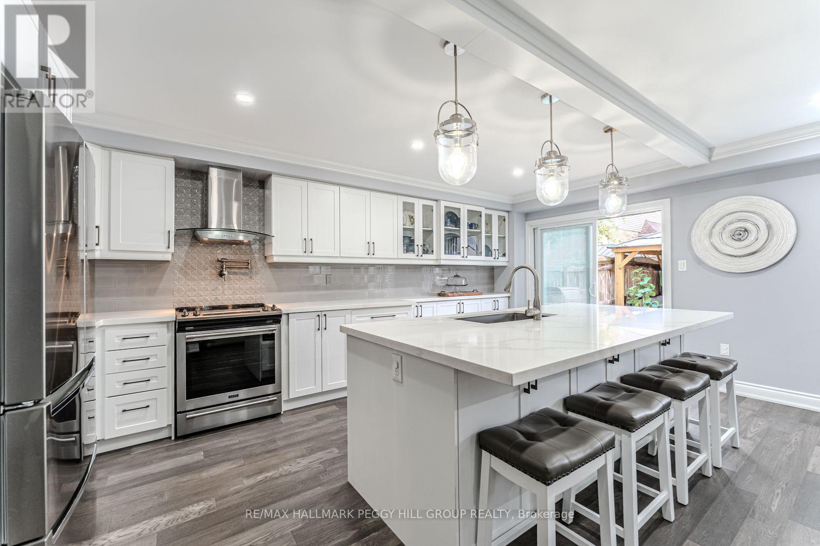 170 Thrushwood Drive, Barrie, Ontario  L4N 0Z1 - Photo 2 - S12437333