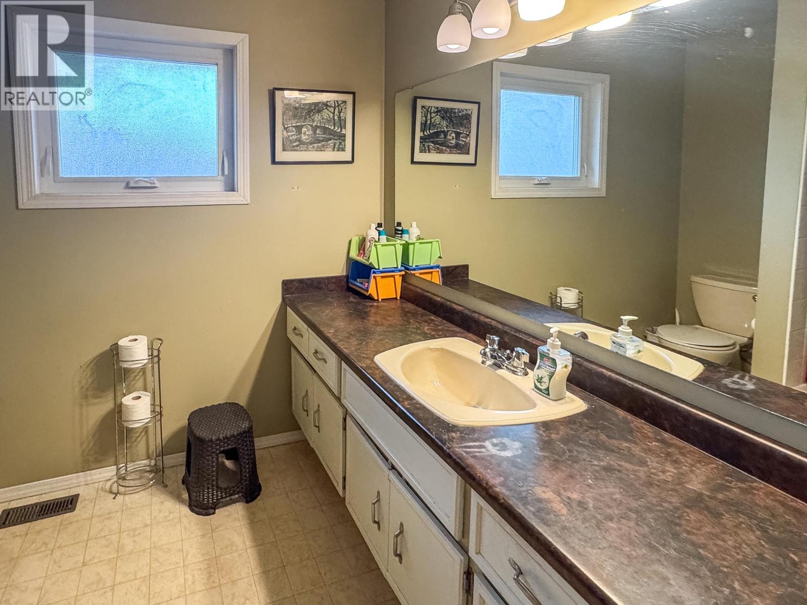 215 16th Avenue S, Cranbrook, British Columbia  V1C 2Z5 - Photo 11 - 10364500