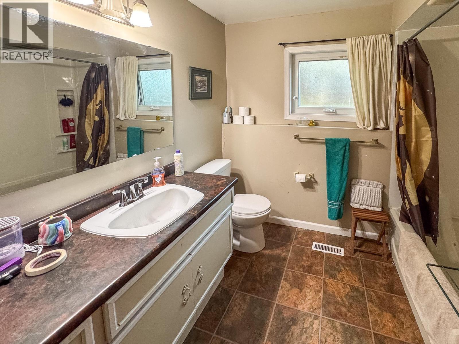 215 16th Avenue S, Cranbrook, British Columbia  V1C 2Z5 - Photo 17 - 10364500