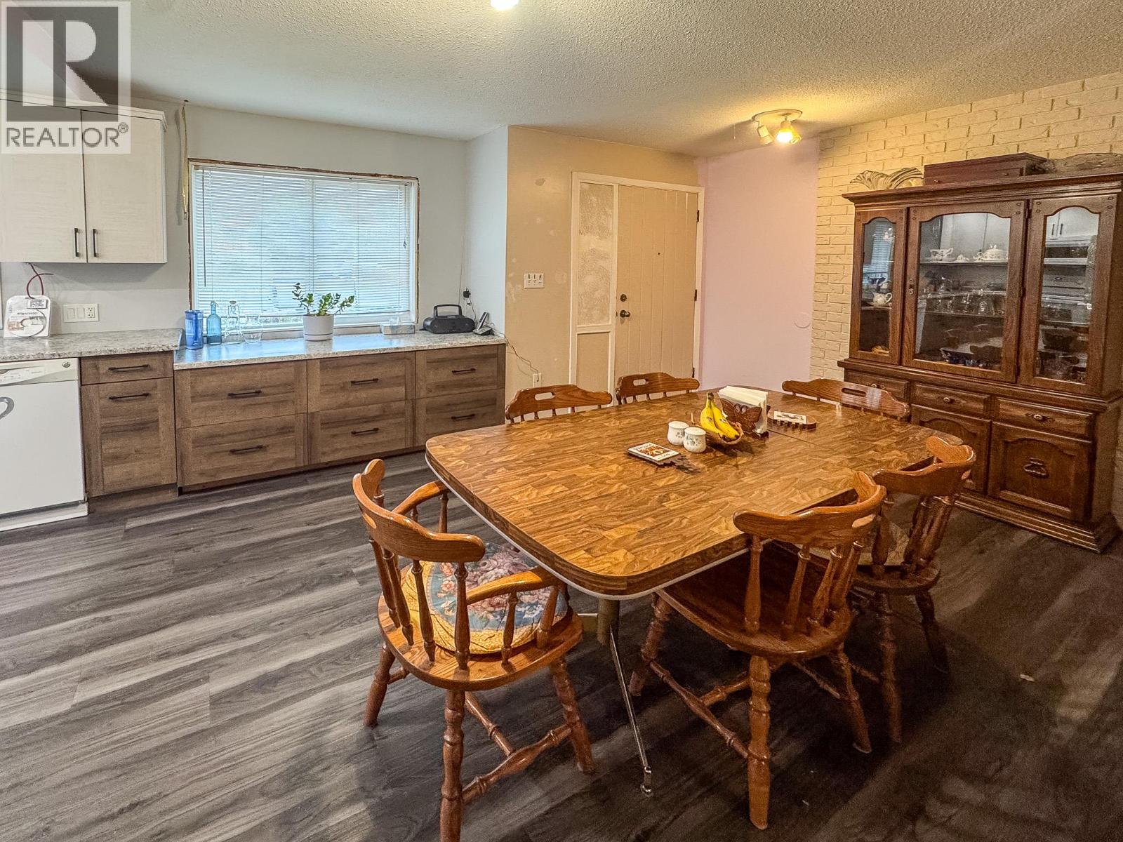 215 16th Avenue S, Cranbrook, British Columbia  V1C 2Z5 - Photo 3 - 10364500