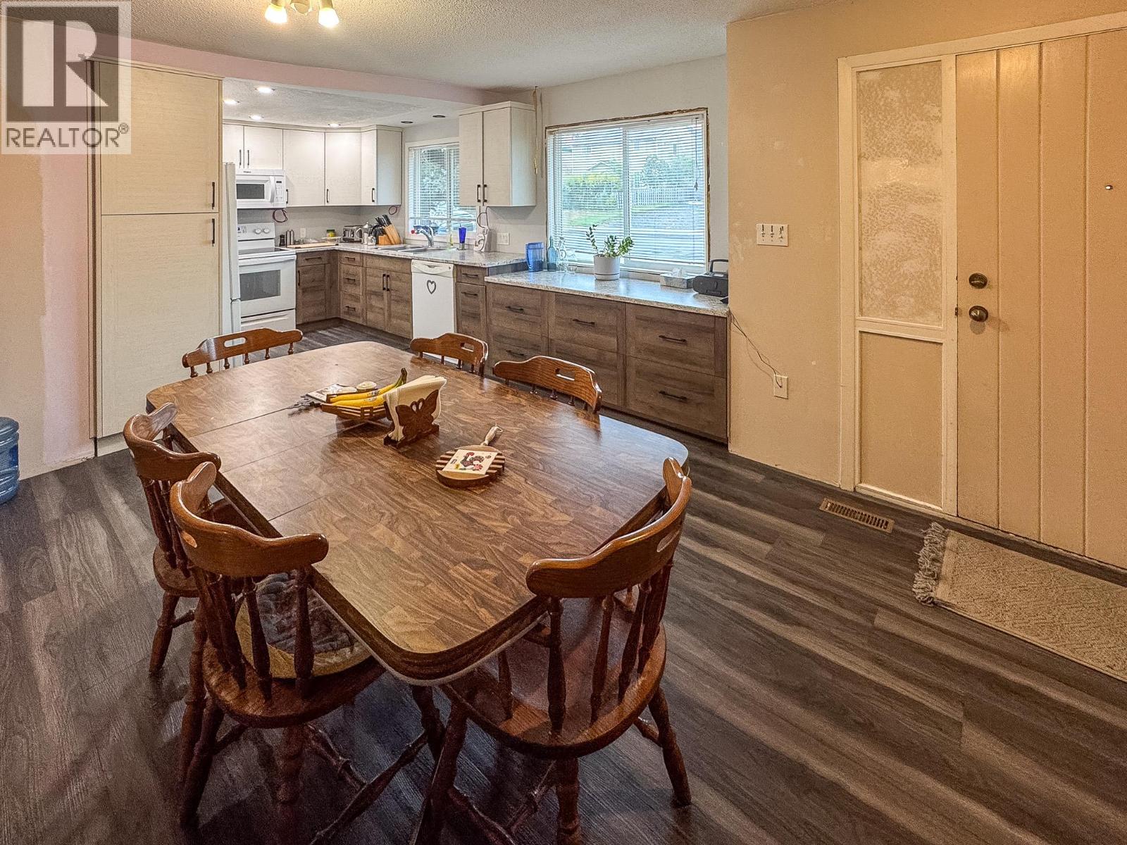 215 16th Avenue S, Cranbrook, British Columbia  V1C 2Z5 - Photo 4 - 10364500