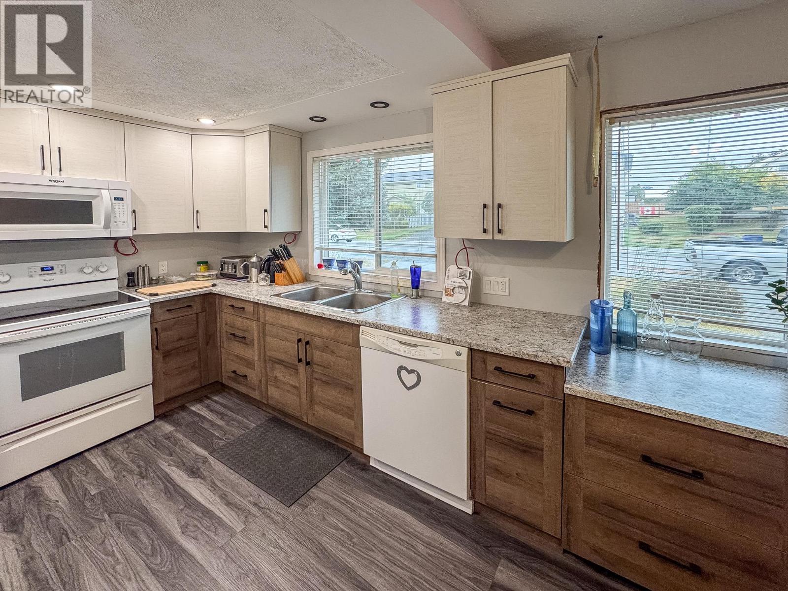 215 16th Avenue S, Cranbrook, British Columbia  V1C 2Z5 - Photo 6 - 10364500
