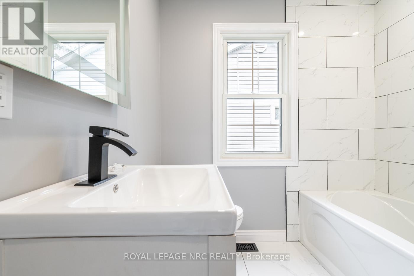 10556 Woodland Drive, Wainfleet (Lakeshore), Ontario  L3K 5V4 - Photo 15 - X12437540