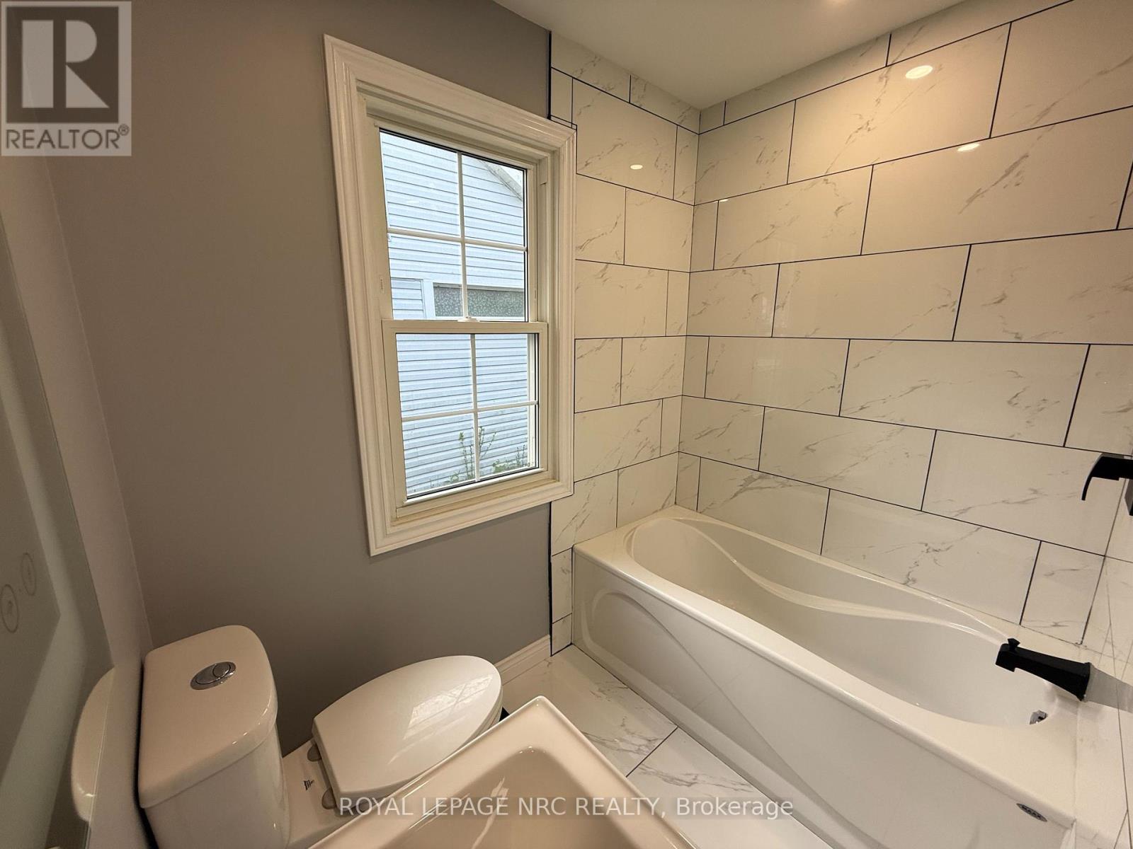10556 Woodland Drive, Wainfleet (Lakeshore), Ontario  L3K 5V4 - Photo 16 - X12437540