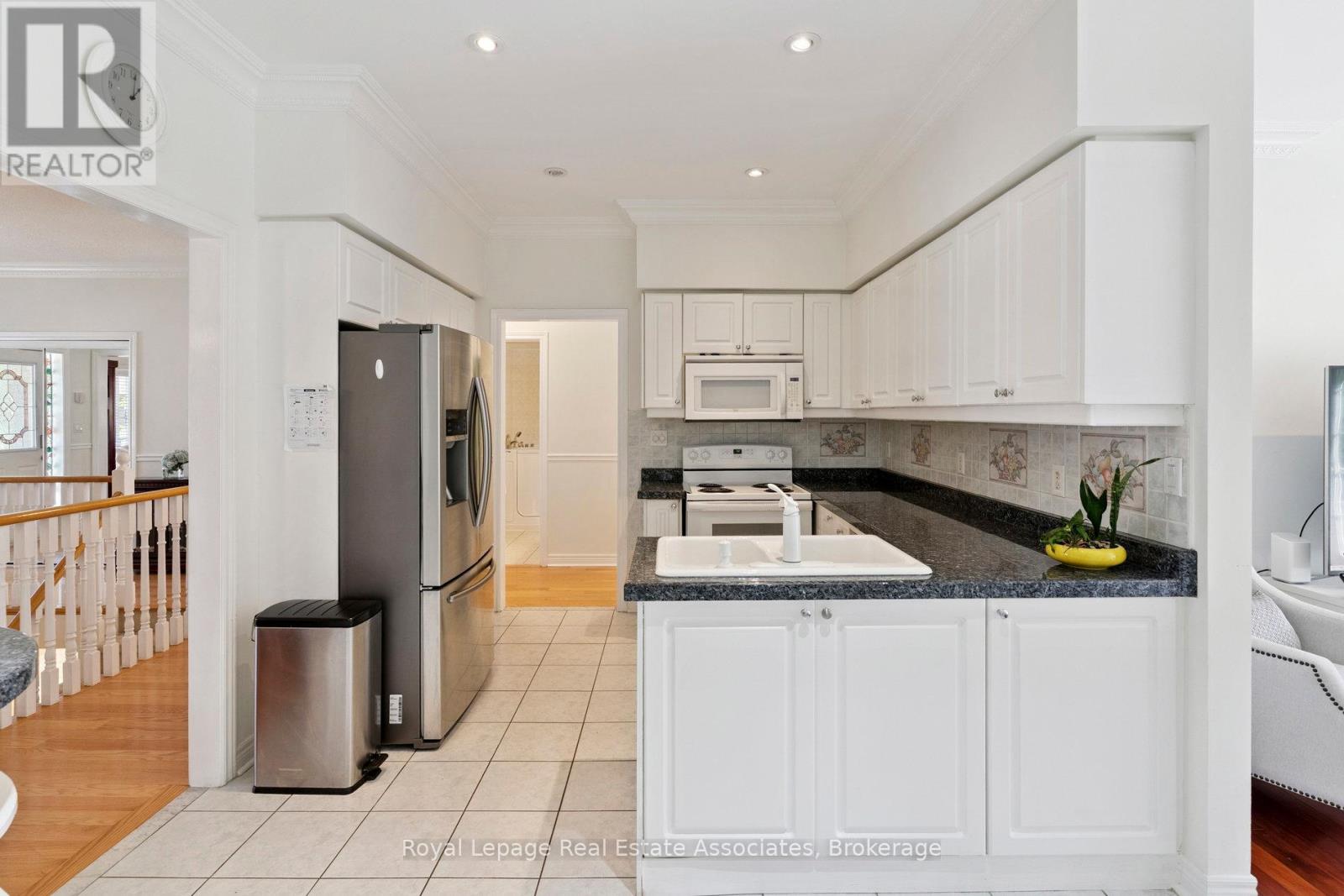 7 Powder Mill Court, Brampton (Sandringham-Wellington), Ontario  L6R 1W5 - Photo 16 - W12437108