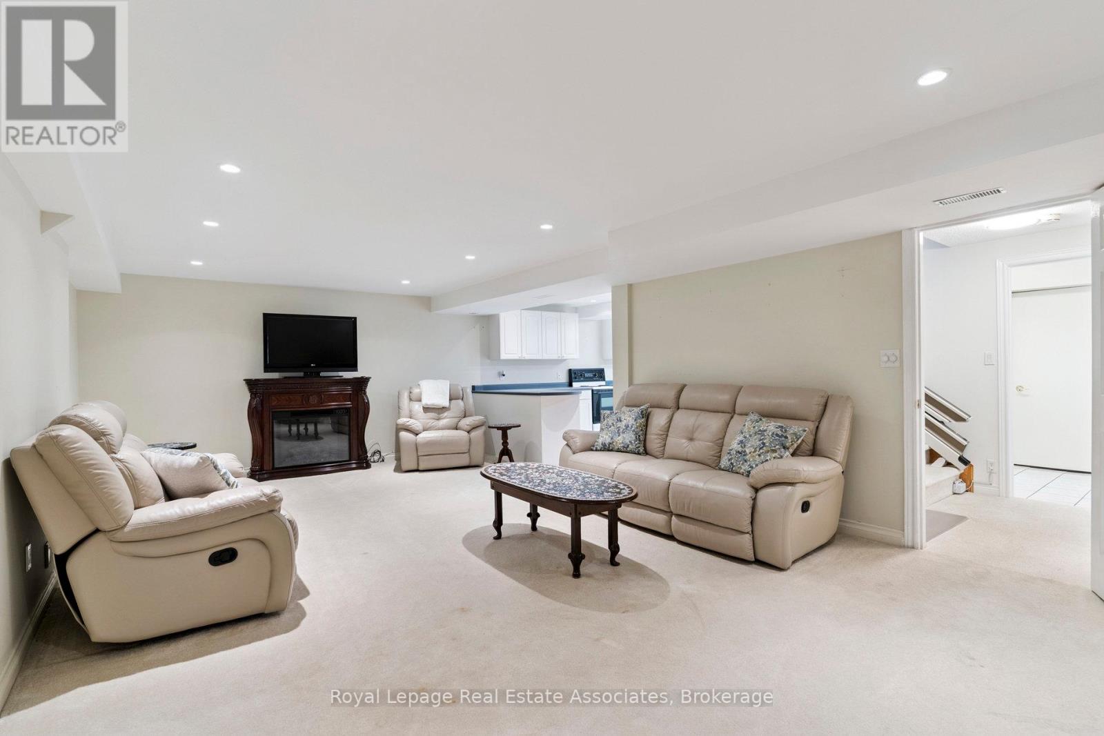 7 Powder Mill Court, Brampton (Sandringham-Wellington), Ontario  L6R 1W5 - Photo 29 - W12437108