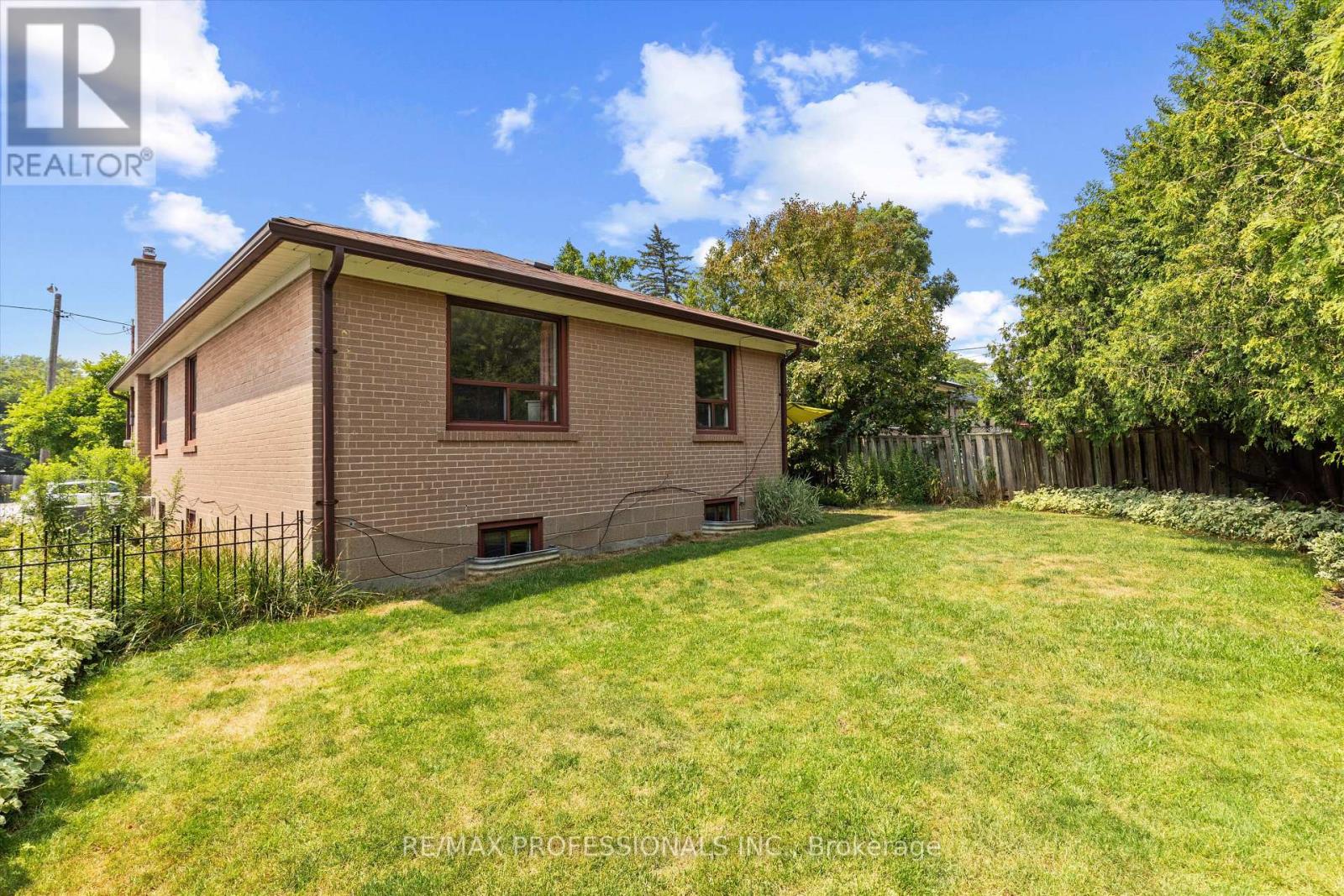 17 Allonsius Drive, Toronto, Ontario  M9C 3N4 - Photo 24 - W12437113