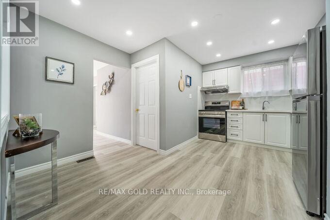 118 Archdekin Drive, Brampton (Madoc), Ontario  L6V 1Y7 - Photo 11 - W12437122