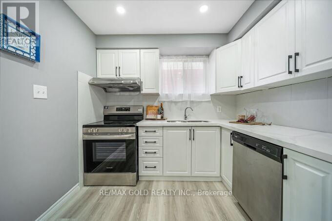 118 Archdekin Drive, Brampton (Madoc), Ontario  L6V 1Y7 - Photo 15 - W12437122