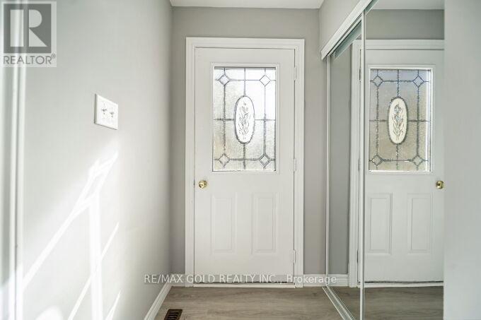 118 Archdekin Drive, Brampton (Madoc), Ontario  L6V 1Y7 - Photo 4 - W12437122