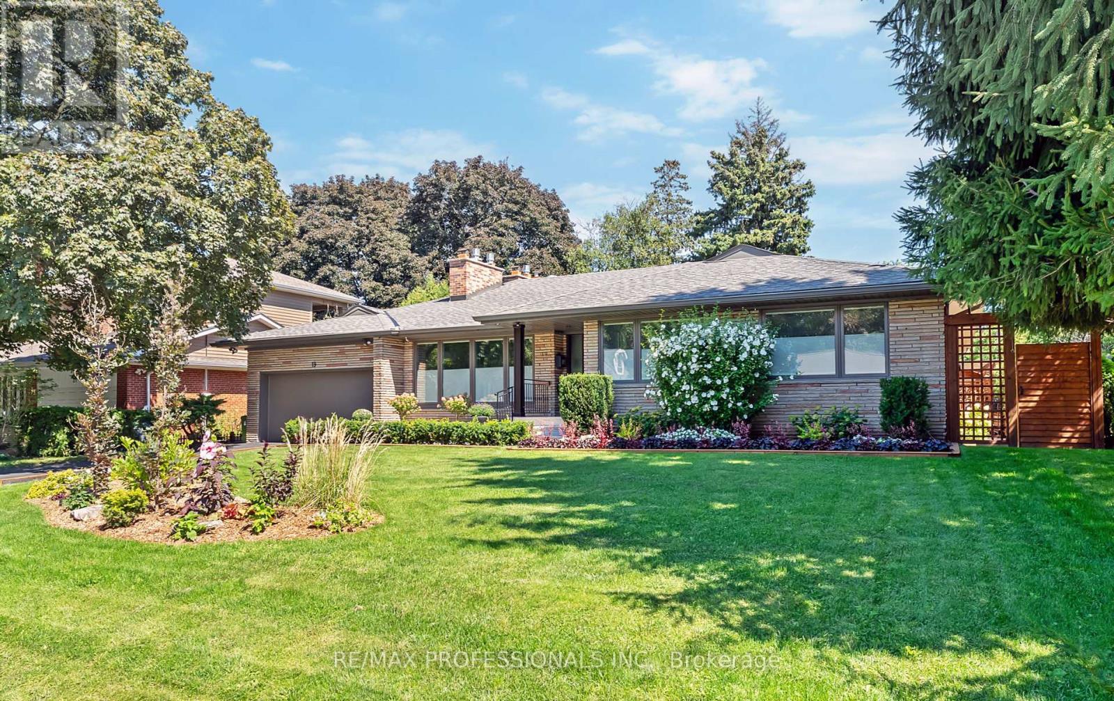 19 PALACE ARCH DRIVE, Toronto, Ontario